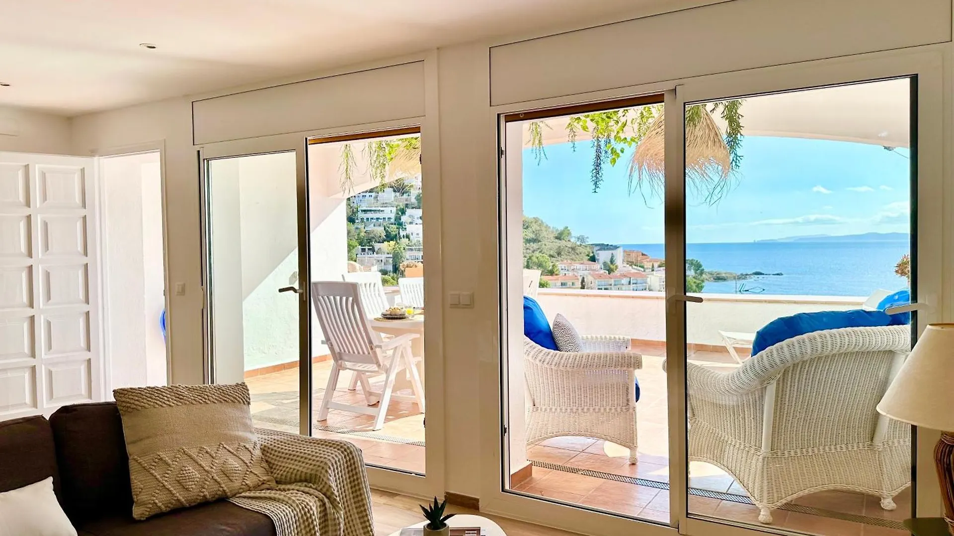 Canyelles - Santa Barbara Sea View Apartment Roses