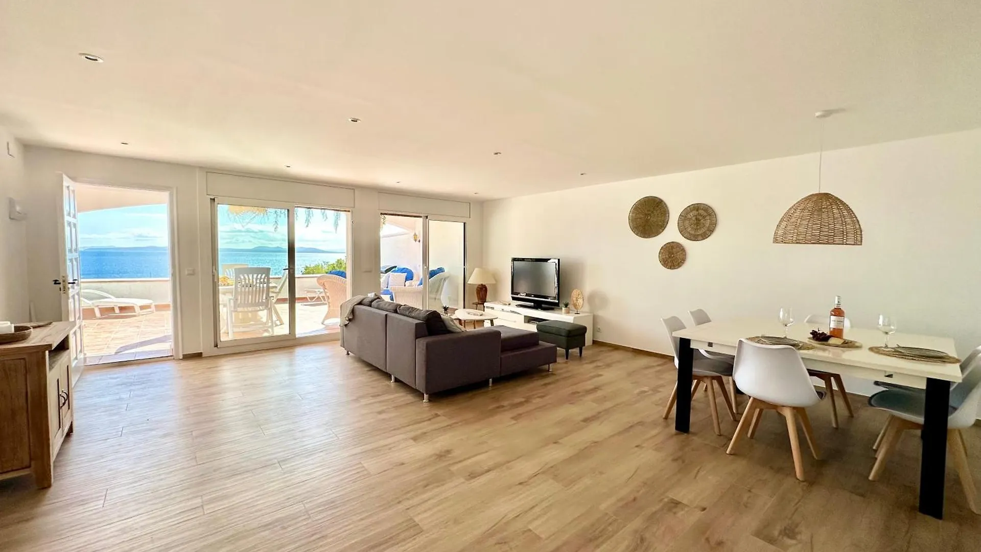 Canyelles - Santa Barbara Sea View Apartment Roses