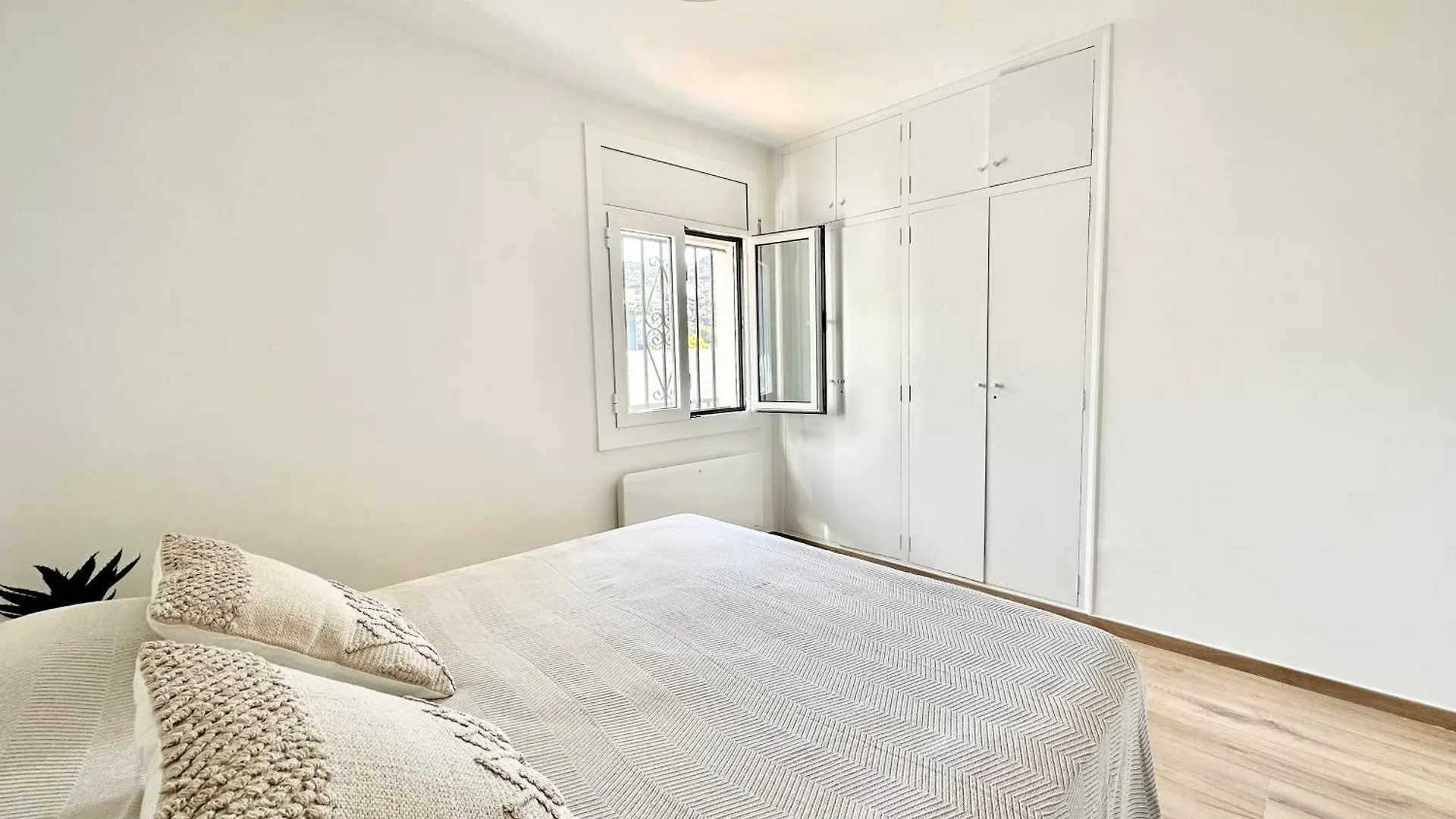 Canyelles - Santa Barbara Sea View Apartment Roses