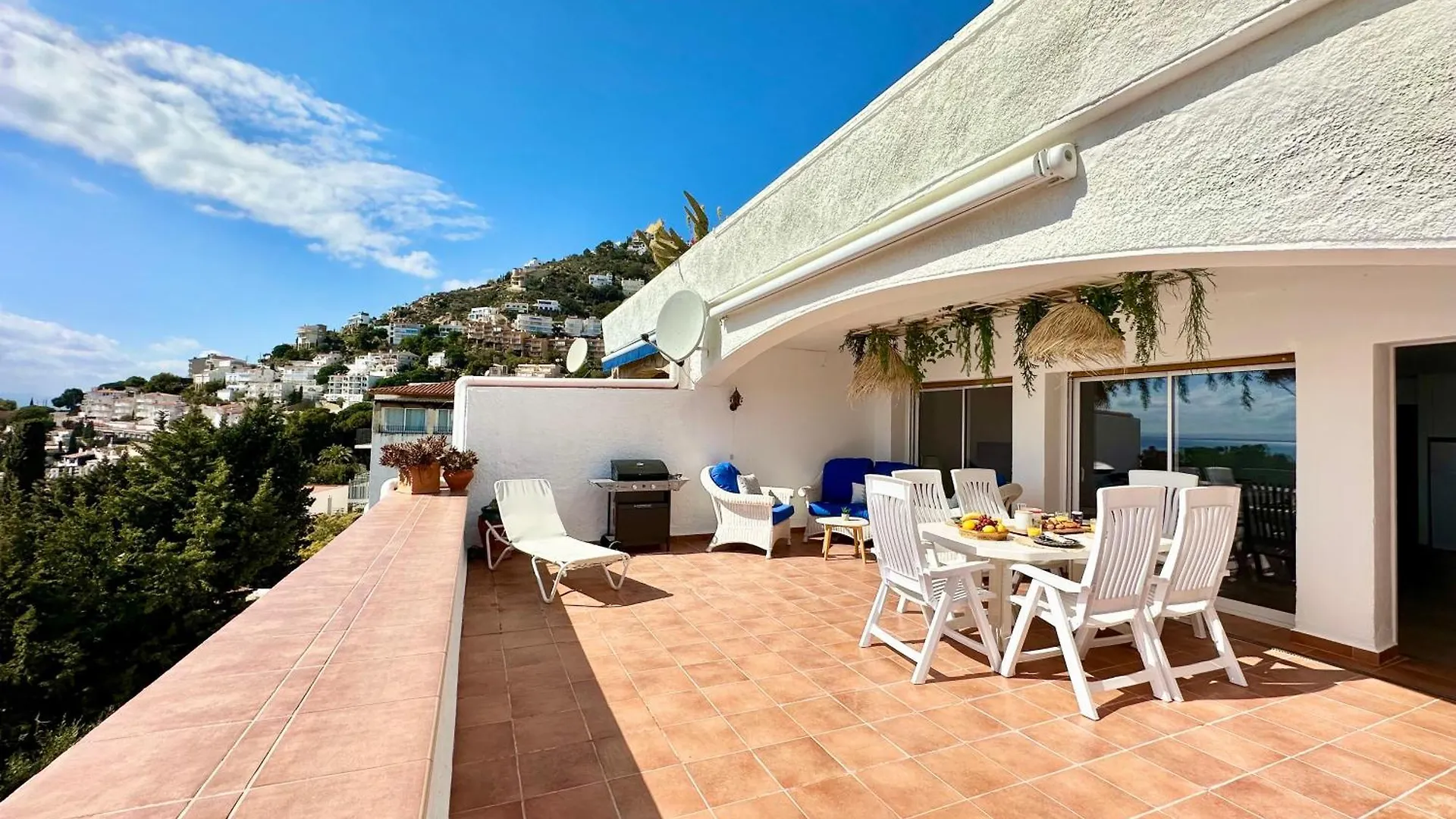 Canyelles - Santa Barbara Sea View Apartment Roses 0*,  Spain